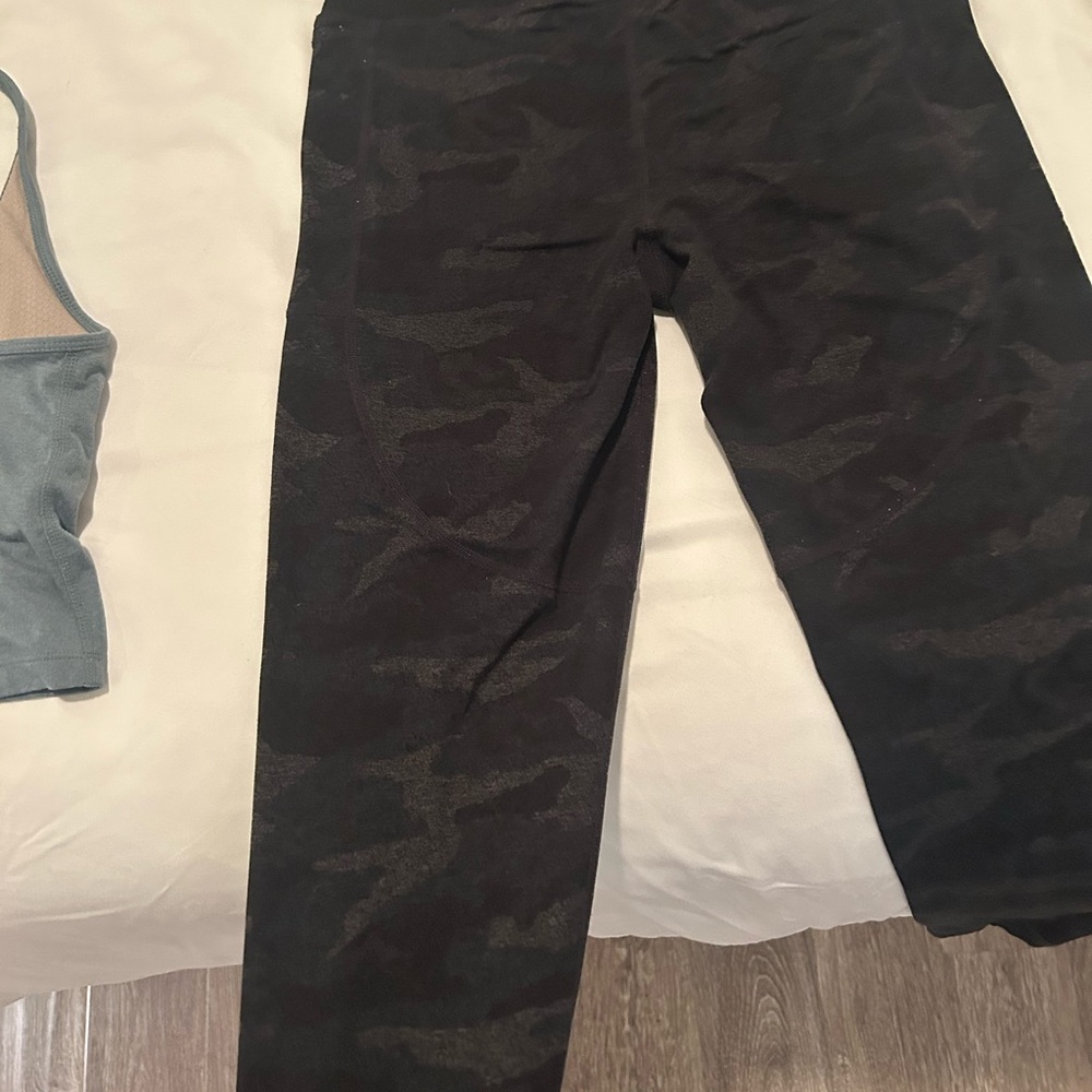 Vuori Black Camouflage Leggings